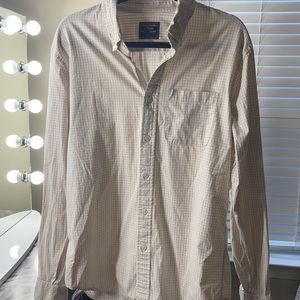 Men’s Abercrombie and Finch dress shirt.